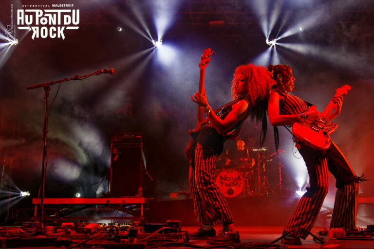 Le groupe Nova Twins au festival le Pont du Rock 2023